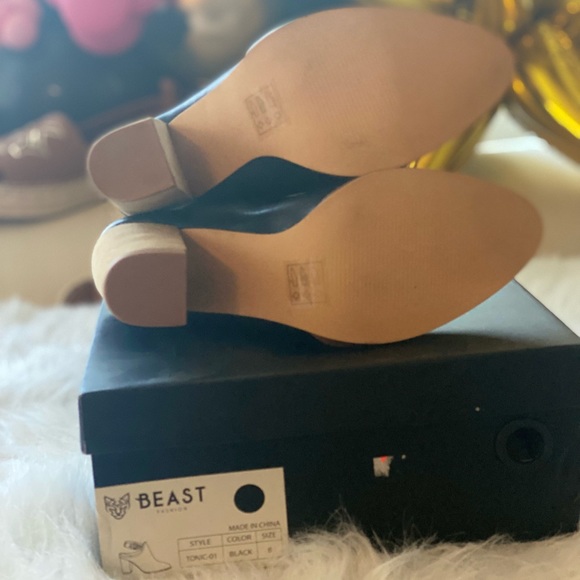 Beatiful boots in black color size 8 new in box. Beast fashion Brand - Picture 4 of 4